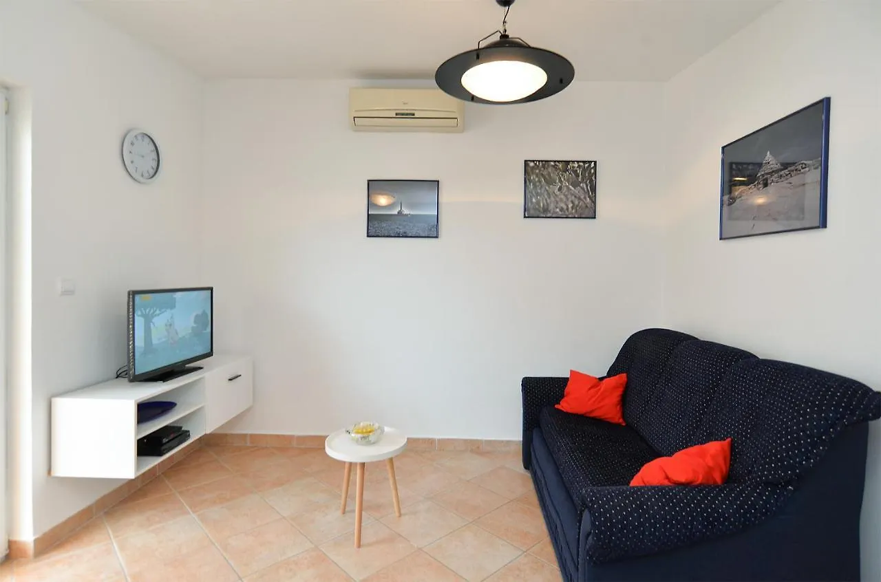 בית נופש הוילה פולה House Kristina 1203